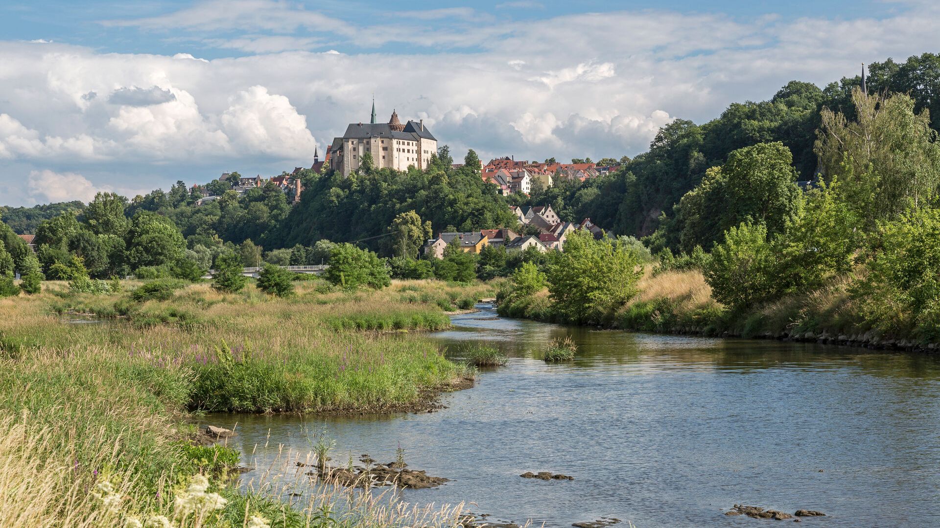 Mildenstein Castle is located high above the river Mulde near Leisnig and is a perfect destination for hikers. 