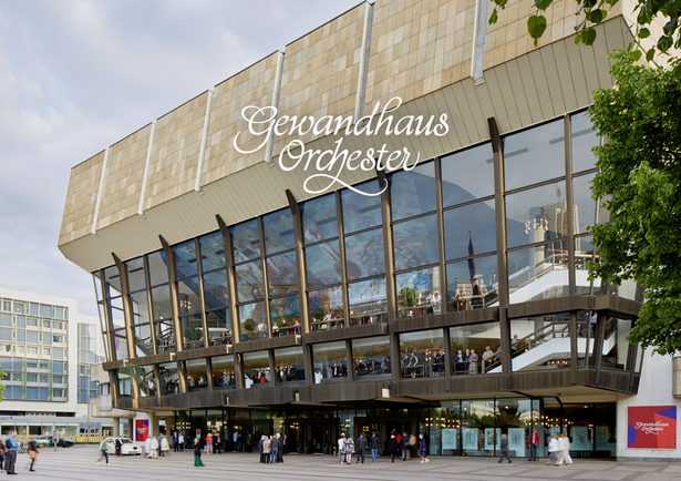 Vue sur le Gewandhaus de Leipzig avec mention « Gewandhaus Orchester » au centre, en haut de l'image.