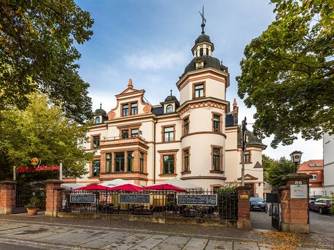 Das Mückenschlösschen im Leipziger Waldstraßenviertel ist ein markantes Gebäude der Gründerzeit mit seinen Stuckverzierungen, Erkern und dem Eckturm